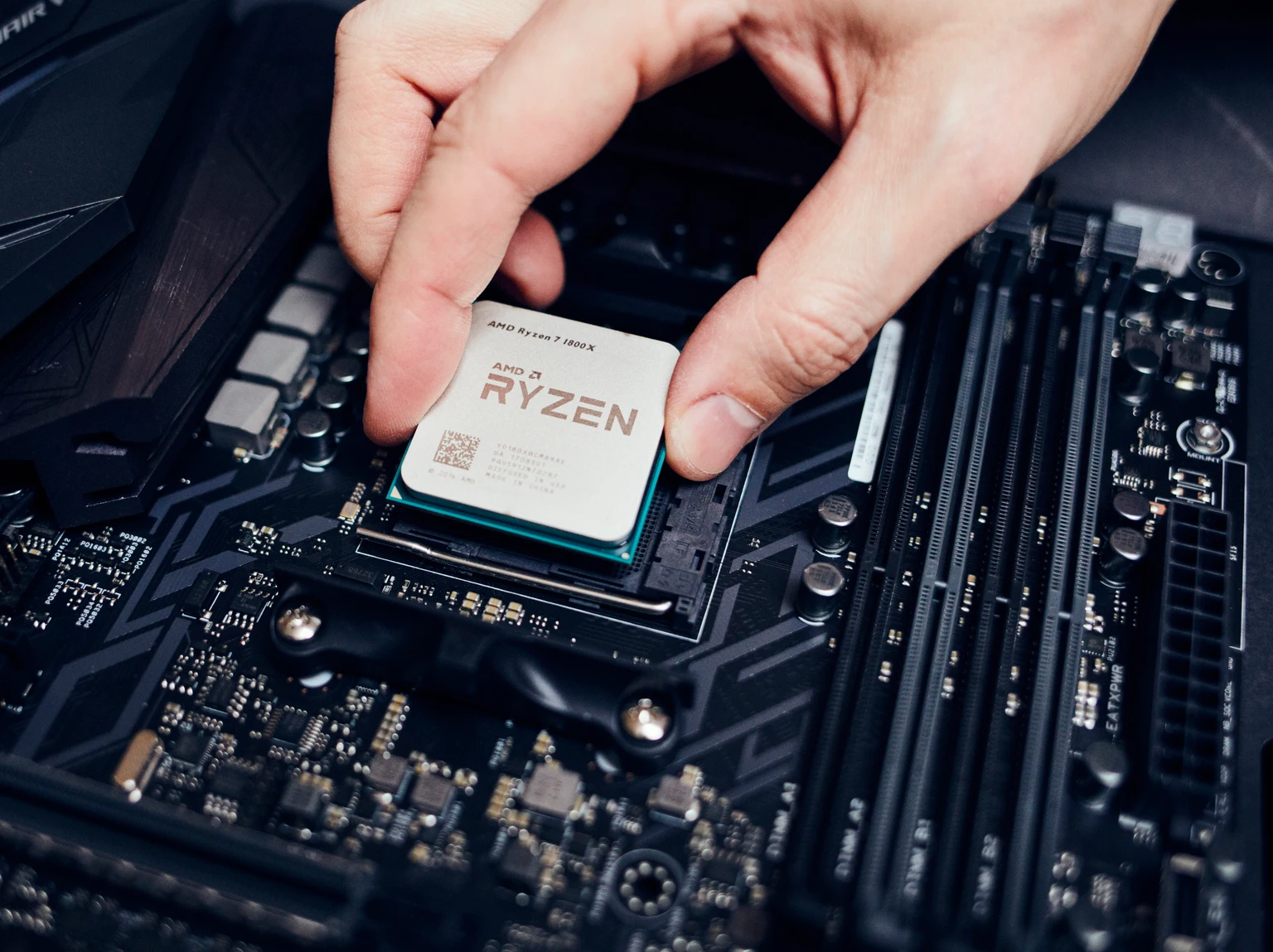 ⚖️ AMD、AI拡大と評価の食い違いのはざまで - 2026.09.02
